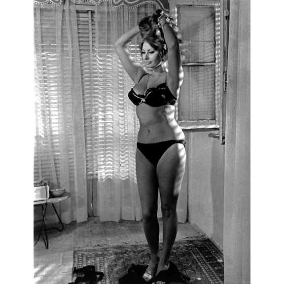 Film still featuring Sophia Loren Photo Print (8 x 10)