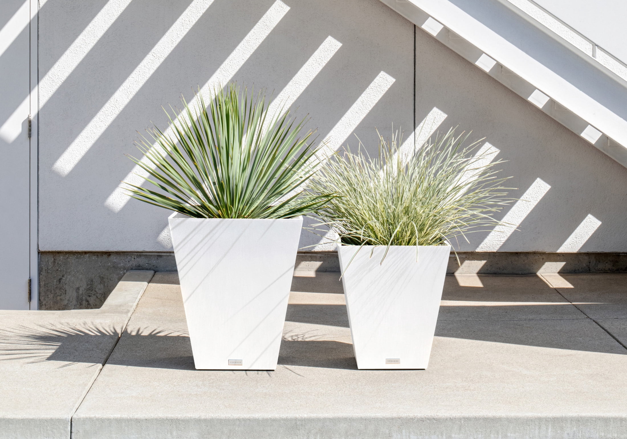 Veradek Pure Series Nobleton 18" Plastic Planter 2-Pack White