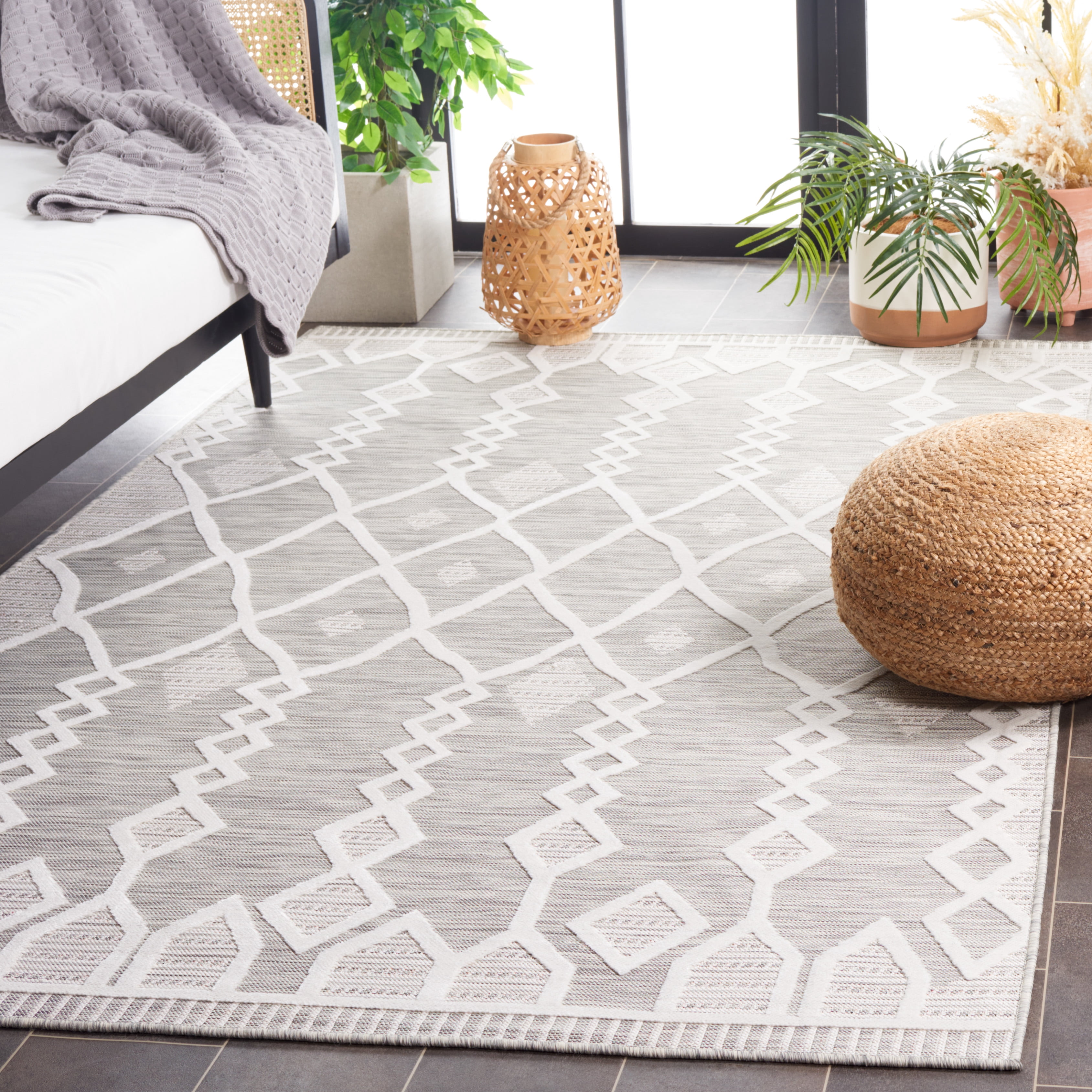 SAFAVIEH Cabana Salim Geometric Indoor/Outdoor Area Rug, Grey/Ivory, 5'1" x 7'6"