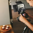 thumbnail image 3 of Set de micrófonos Lavalier inalámbricos y luz de vídeo LED Vidpro, 3 of 8