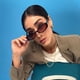 thumbnail image 3 of Gafas de sol ovaladas Laurinny para mujer retro años 90 negras, naranjas y marrones, 3 of 9