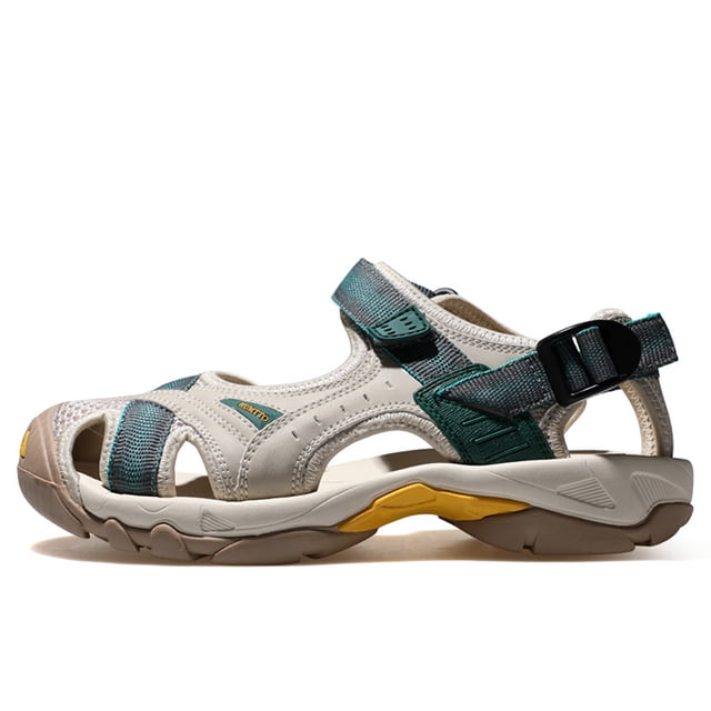 zapatos acuáticos aqua shoes sandalias de buceo transpirables para mujeres y hombres (beige/dark green41) sandalia lateral beige con acentos verde oscuro; suela de goma con refuerzo amarillo, tiras ajustables con velcro y hebilla negra, paneles de malla en el empeine y puntera parcialmente abierta sobre fondo blanco; también suele usarse como calzado ligero para paseo y playa.