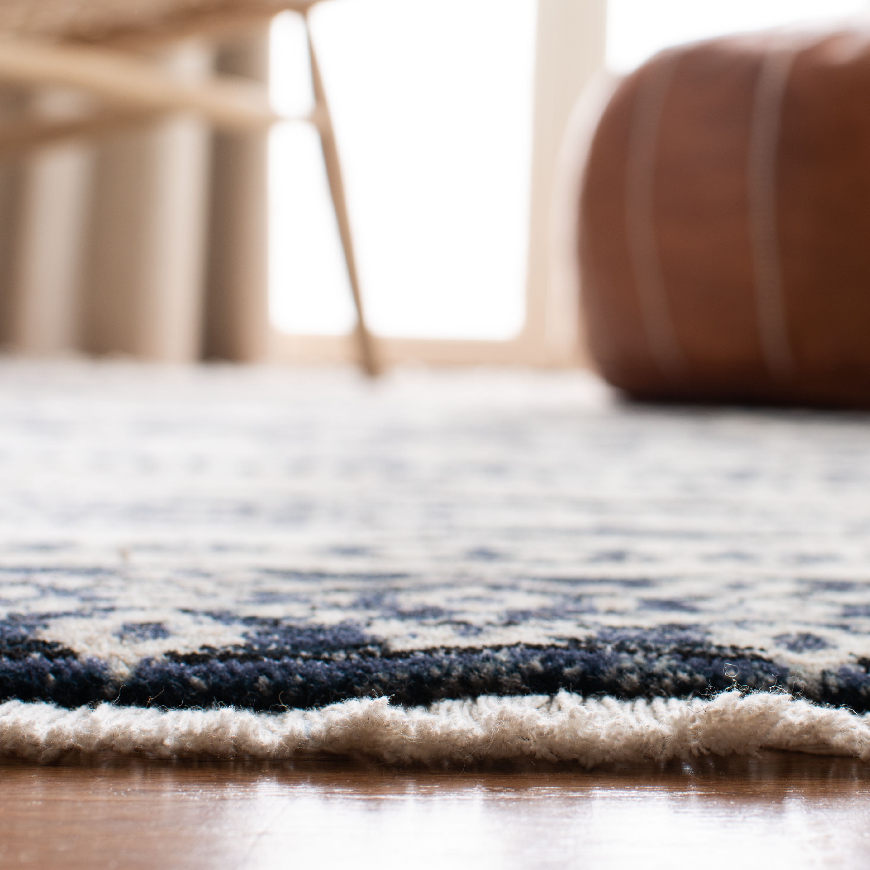 Safavieh Herat Clayton Oriental Area Rug, Ivory/Black, 4' x 6'
