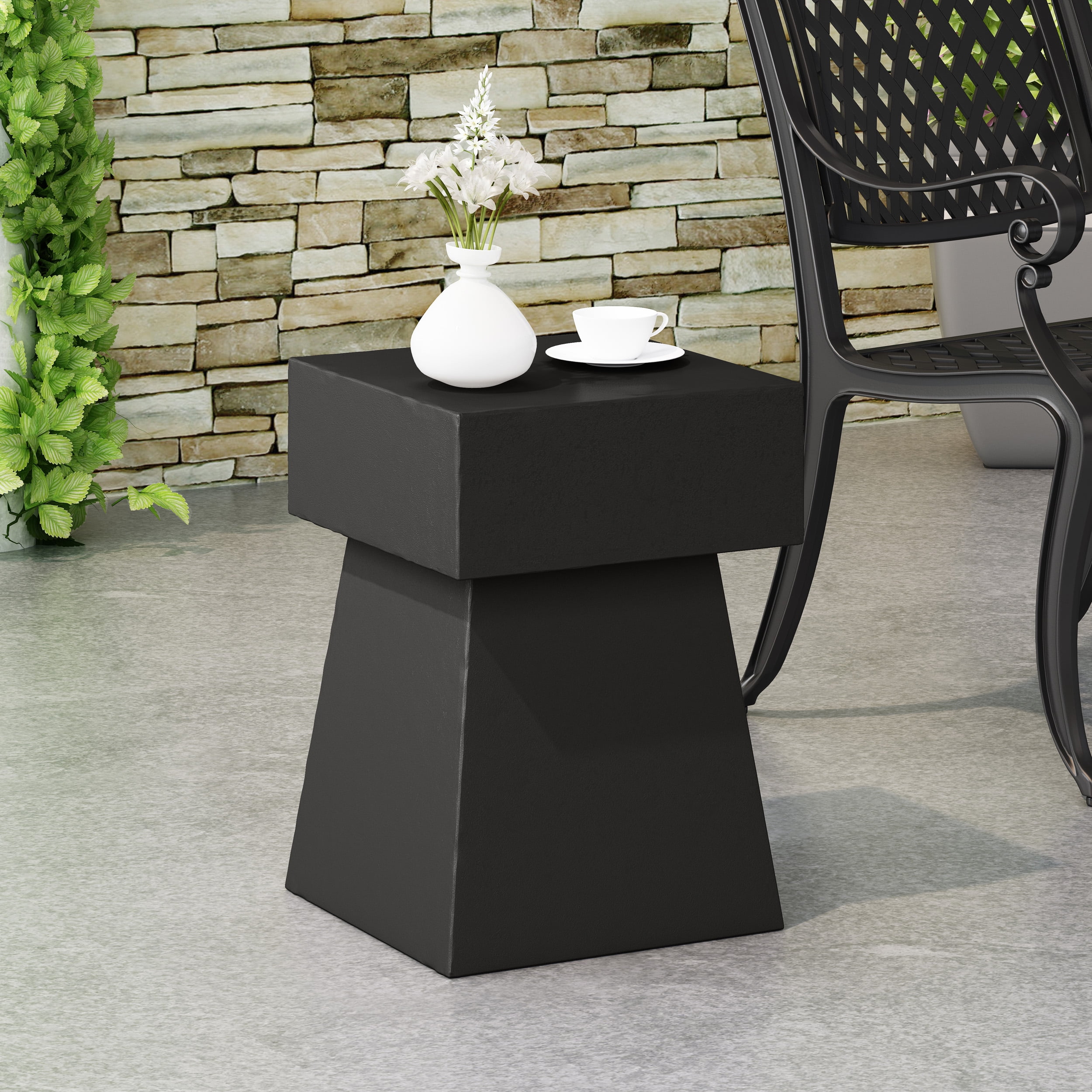 Outdoor Simple Craft Side Table, Concrete Leisure Accent Table for Patio Garden, Black