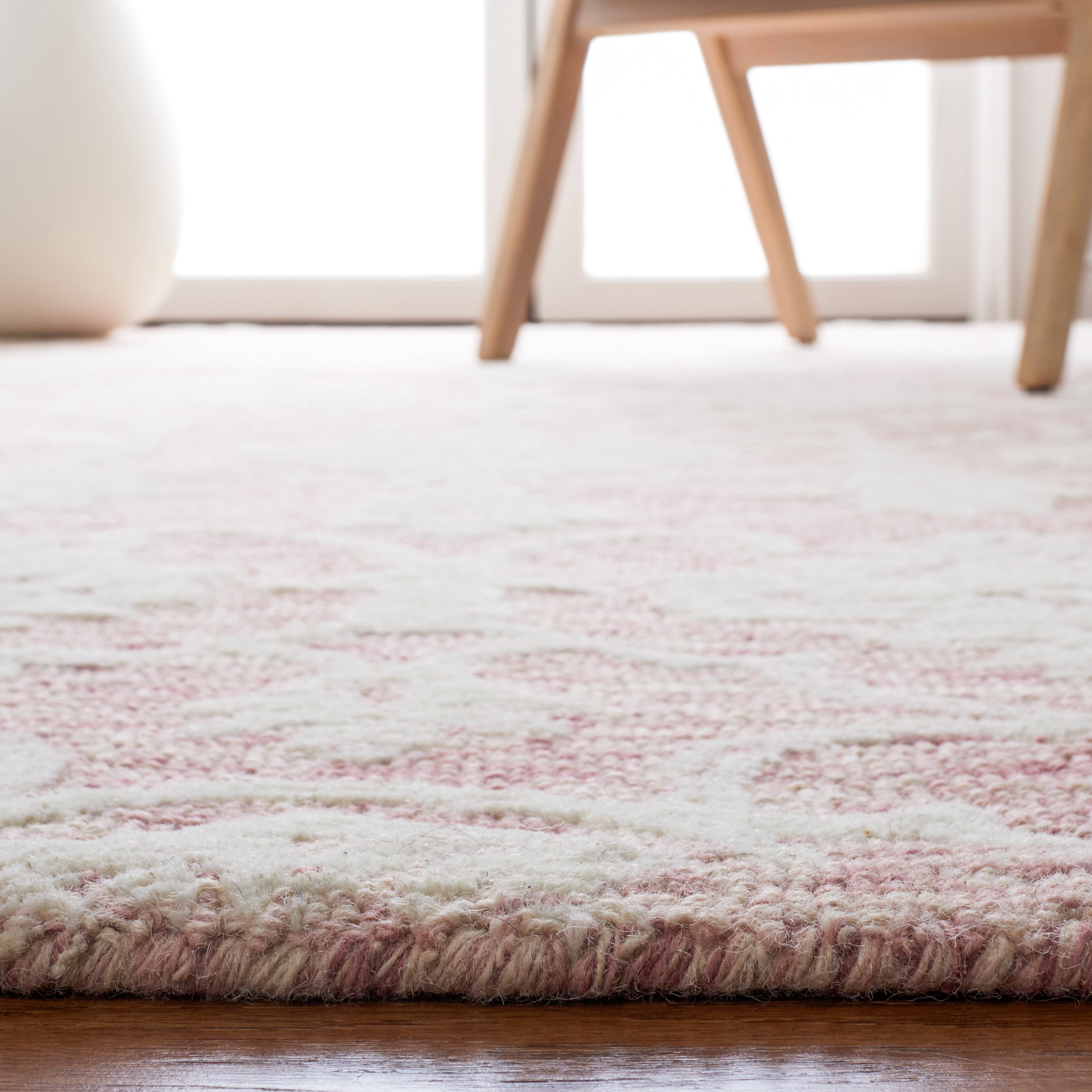 Safavieh Metro Sutton Medallion Area Rug, Pink/Ivory, 4' x 6'