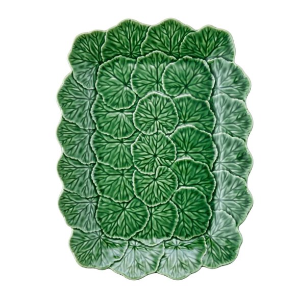 Bordallo Pinheiro Geranium Relief Platter Color: Green