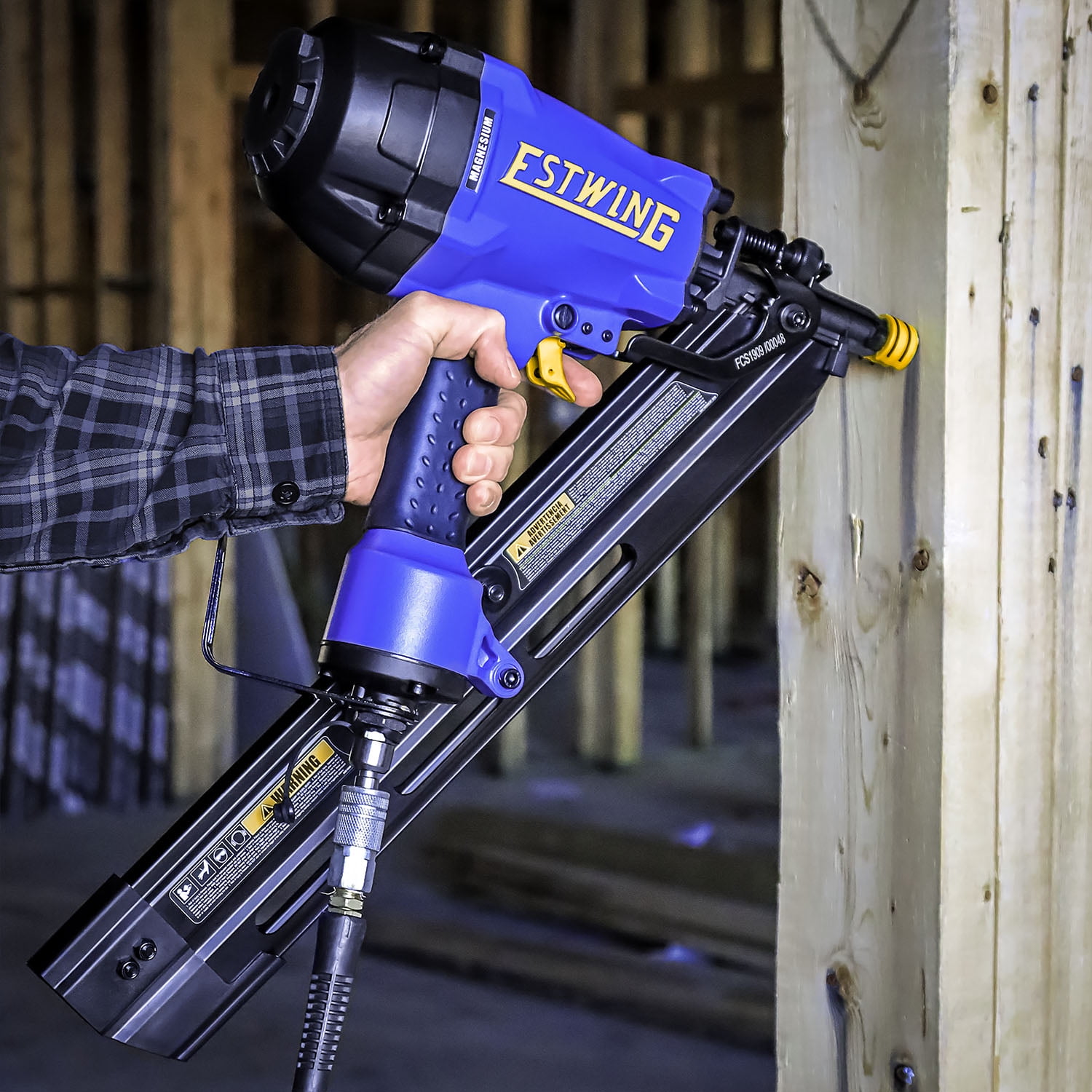 Estwing EFR3490 Pneumatic 34 Degree 3-1/2" Clipped Head Framing Nailer with Bag