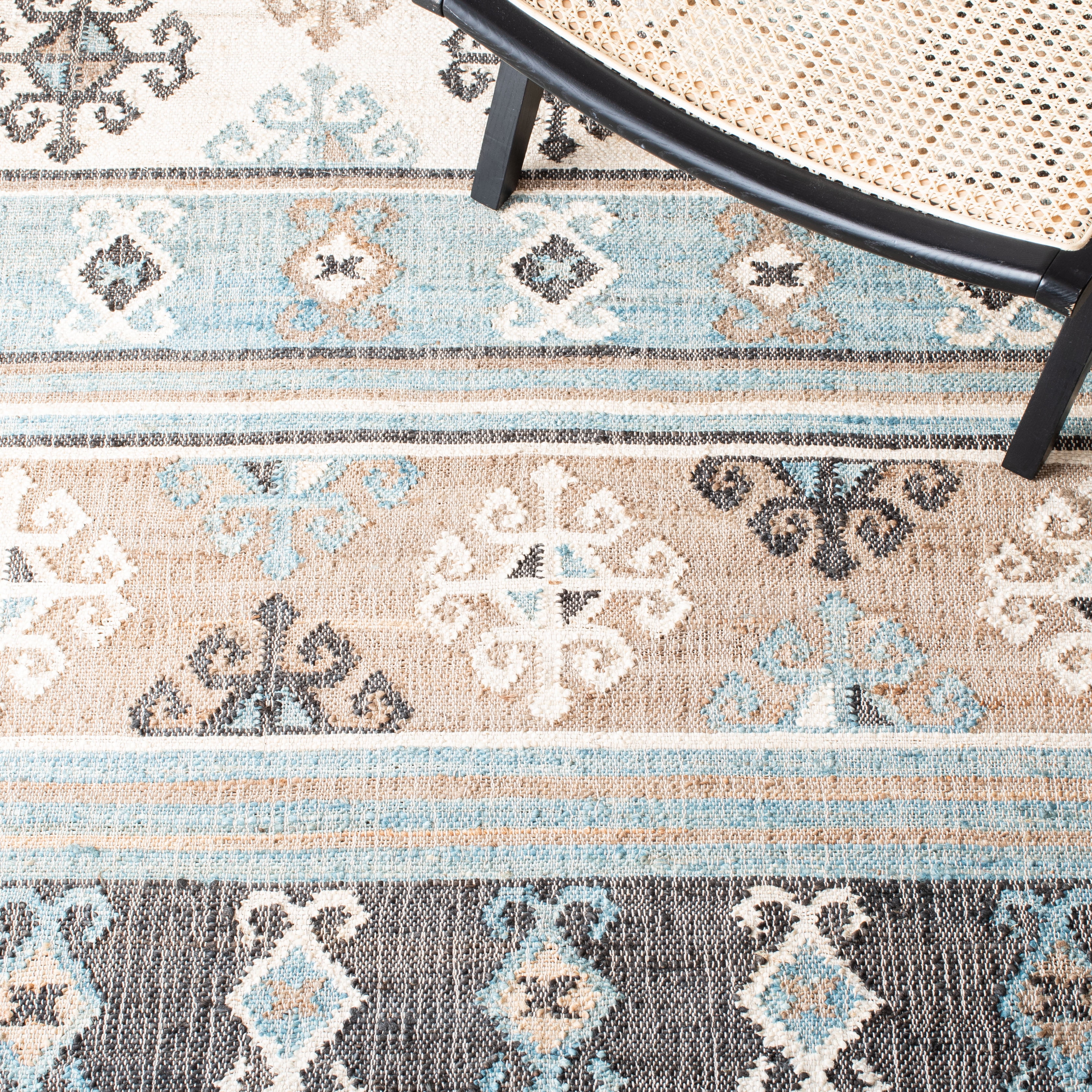 Safavieh Kilim Elsie Tribal Area Rug, Blue/Ivory, 7' x 7' Square