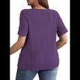 thumbnail image 3 of Camisa Informal de Corta con Cuello en V Cruzado, Color Liso, con Perforaciones y Diseño Cepillado para Mujer, Talla Grande Púrpura XXL, 3 of 7