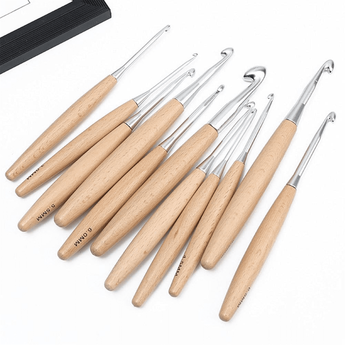 11Pcs Crochet Hooks 3.0mm-12mm, Crochet Hooks with Wooden Handle, Single Crocheting Knitting Hooks, Crochet Needles