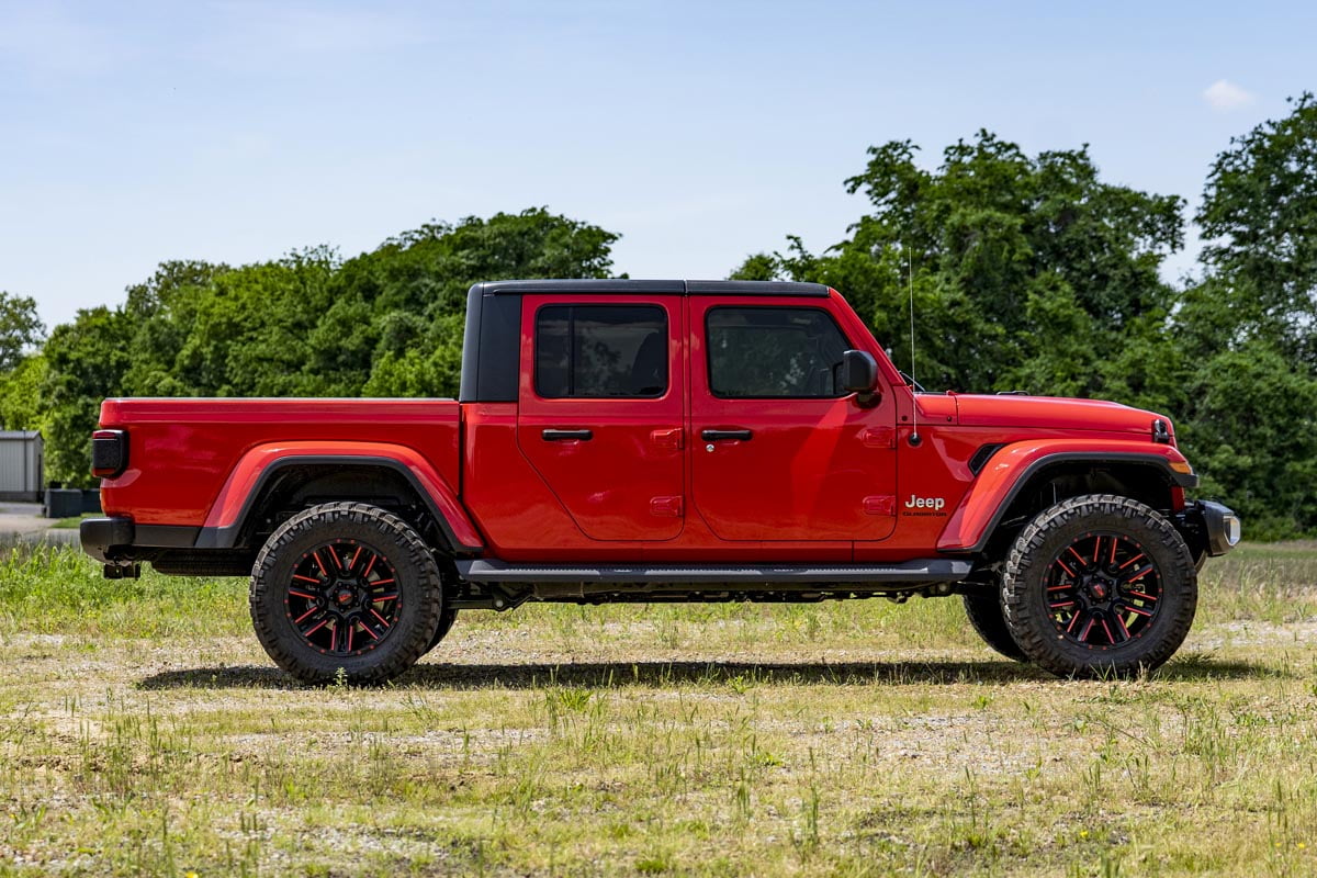Rough Country 2.5" Lift Kit (fits) 2020 Jeep Gladiator JT | Suspension System | 63400