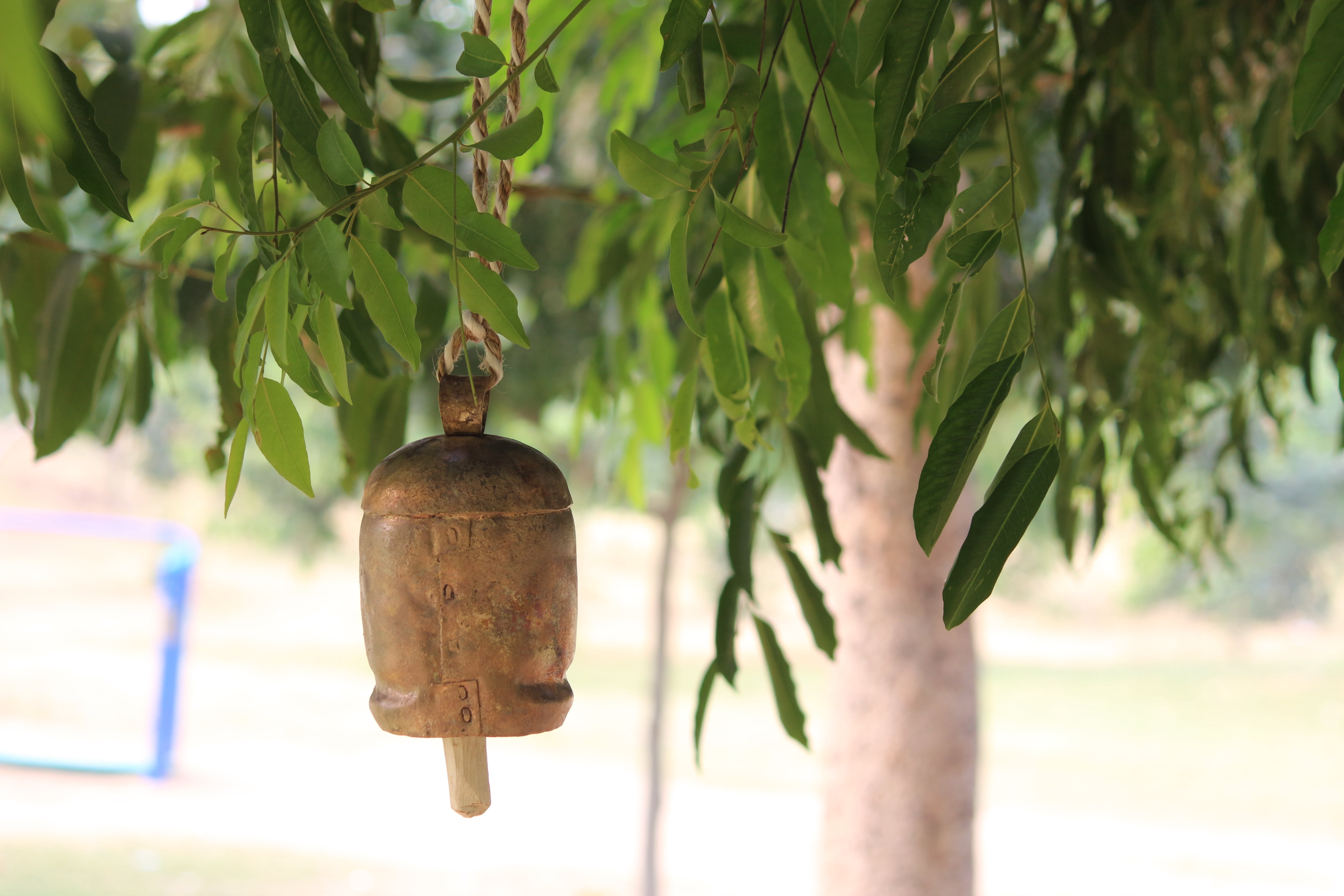 De Kulture Works Bell Metal Cow Bell Hanging Wind Chime Home Garden Décor