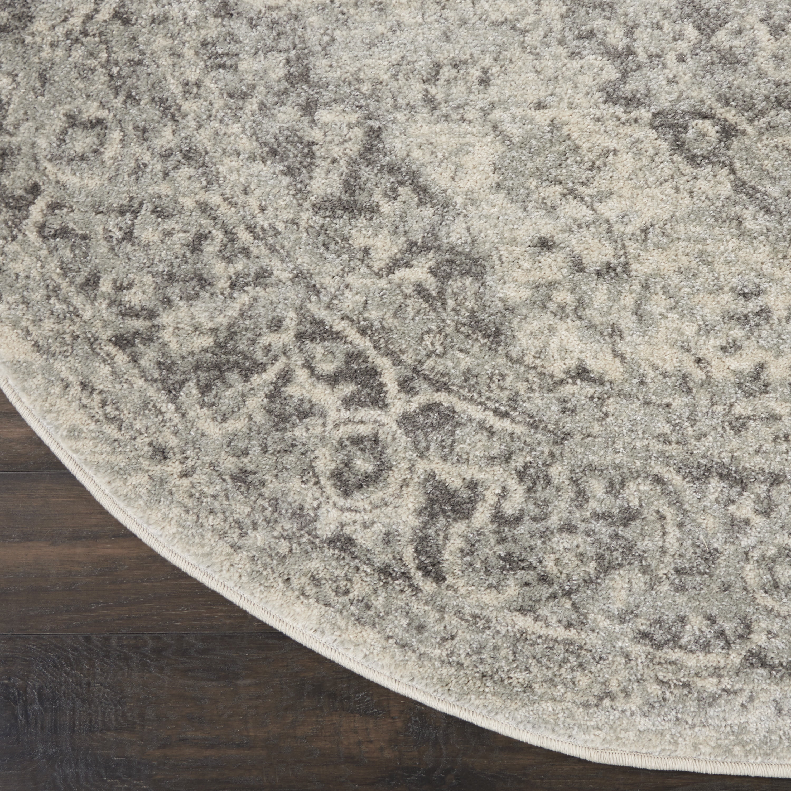 Serene Traditional Persian Ivory/Grey 5'3" x ROUND Area Rug, (5' Round)