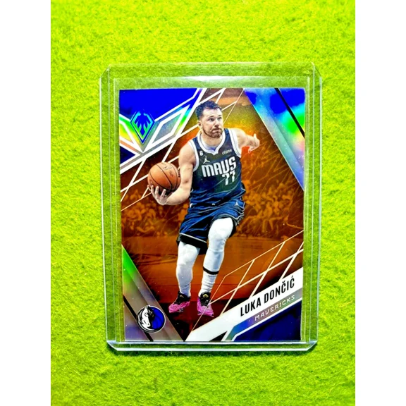 Luka Doncic ORANGE PRIZM #/75 SP MAVERICKS REFRACTOR CARD 2022-23 Panini Phoenix