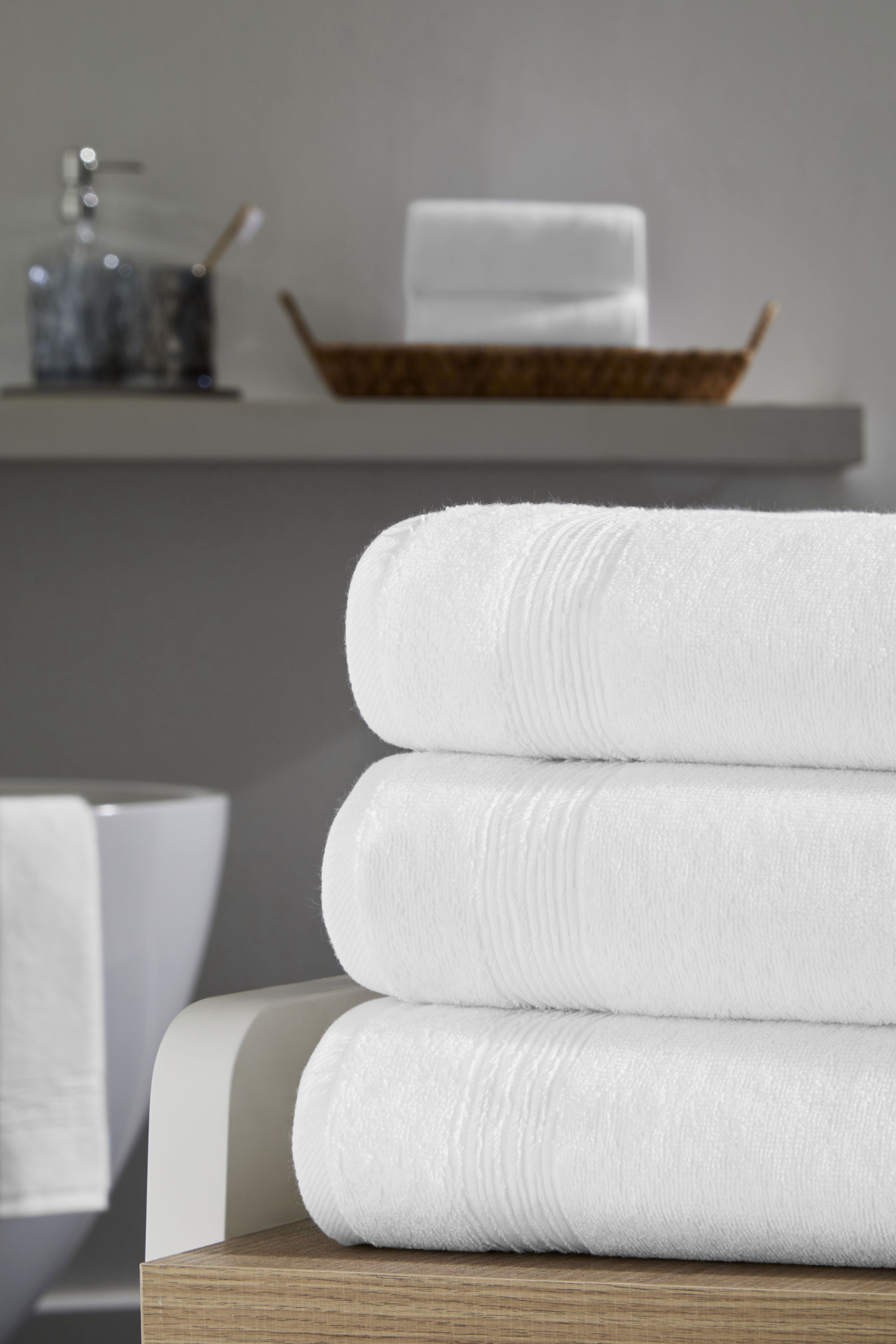 Ozdilek 4-Piece Bath Towels, 30x60" 100% Turkish Cotton, Quick-Dry & Lightweight Body Towels, Breathable, Space-Saving Shower Towel Set for Bathroom, Pool, Gym, Bright White