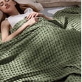 thumbnail image 1 of Manta Bedsure Cooling de algodón con forma de gofre, 203 x 229 cm, color verde, 1 of 9