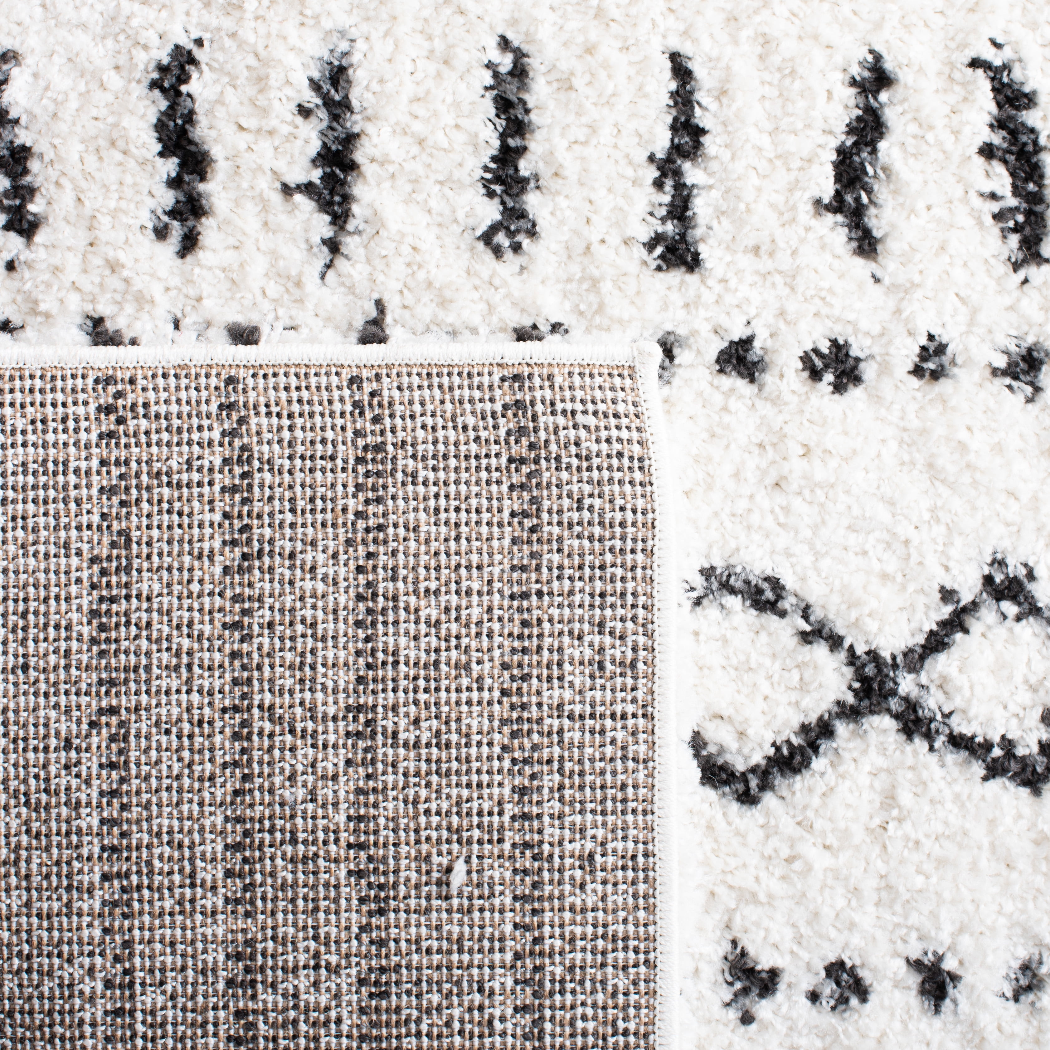 Safavieh Arizona Teagan Geometric Shag Area Rug, Ivory/Black, 6' x 8' Oval