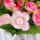 thumbnail image 5 of Valla de madera de 16 cm con flores artificiales, arreglos florales en tela para decoración del hogar, jardín y oficina (rosa), 5 of 7