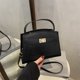 thumbnail image 4 of Bolso de hombro de primavera de celebridades de Internet, nuevo bolso cruzado de señora de gran valor para uso diario, exquisito bolso con cierre., 4 of 5