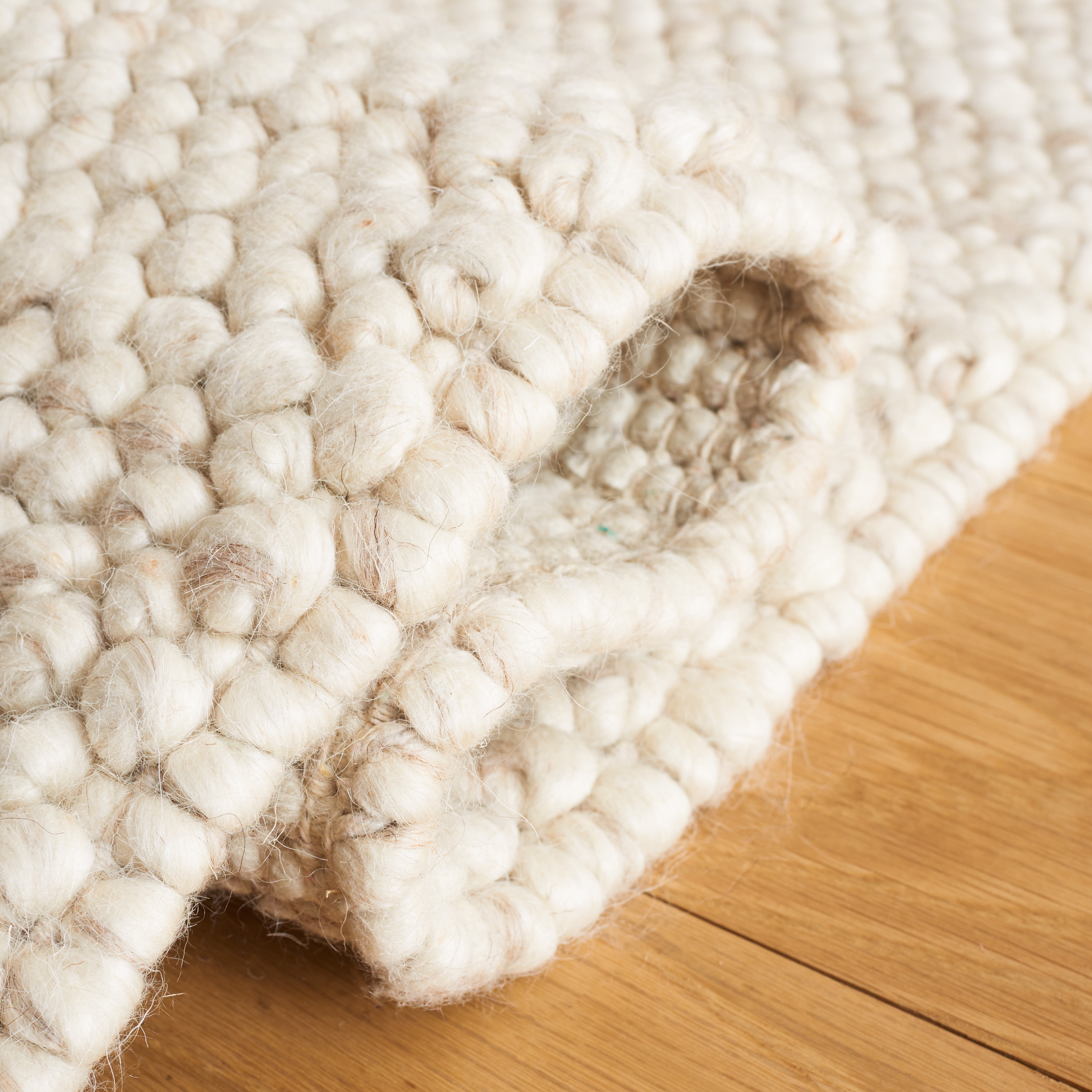 SAFAVIEH Natura Willoughby Distressed Area Rug, Beige/Ivory, 4' x 4' Square
