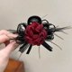 thumbnail image 1 of Elegante horquilla de alta gama con forma de tiburón y pinza para el pelo de plumas negras grandes para mujer, 1 of 6