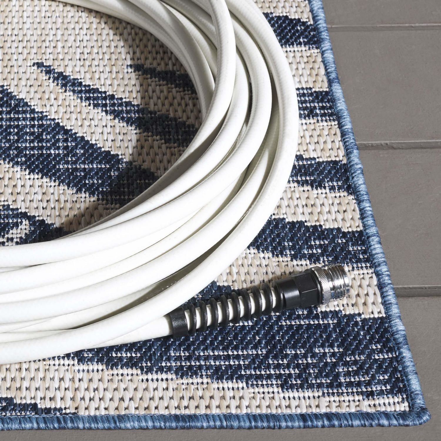 SAFAVIEH Beach House Kaeden Botanical Indoor/Outdoor Area Rug
