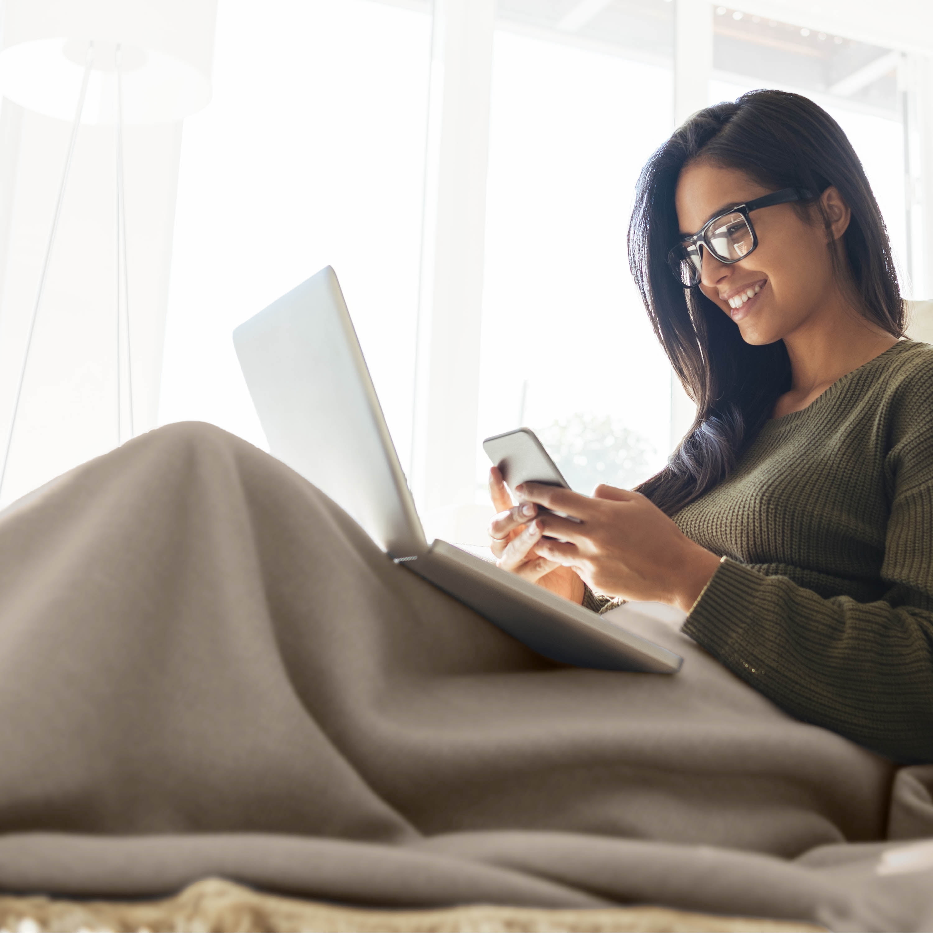 Soft All-Season Microfleece Bed Blanket – Lightweight Cozy Throw – Full/Queen Size – Nutmeg