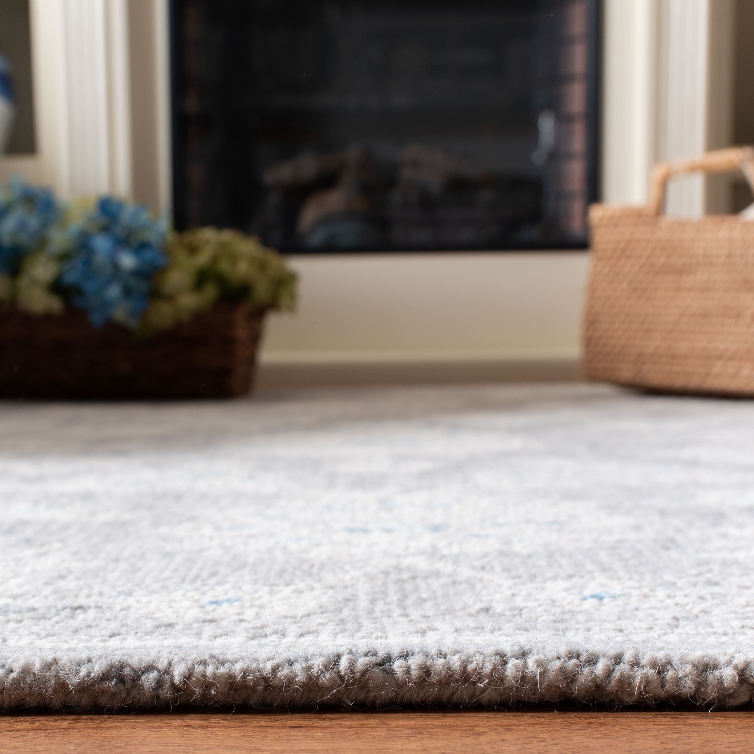 SAFAVIEH Micro-Loop Carl Floral Overdyed Wool Area Rug, Grey/Ivory, 5' x 8'