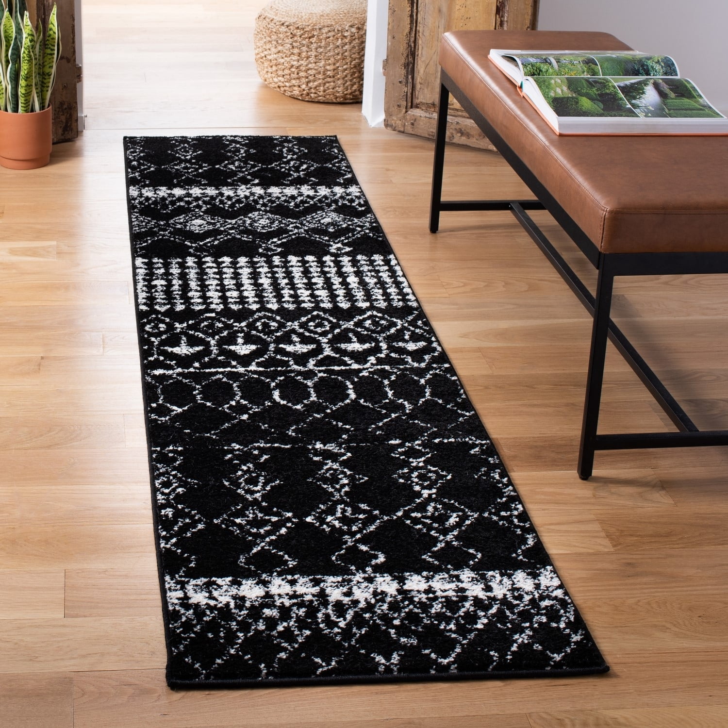 SAFAVIEH Tulum Coriander Moroccan Geometric Area Rug, Black/Ivory, 4' x 6'