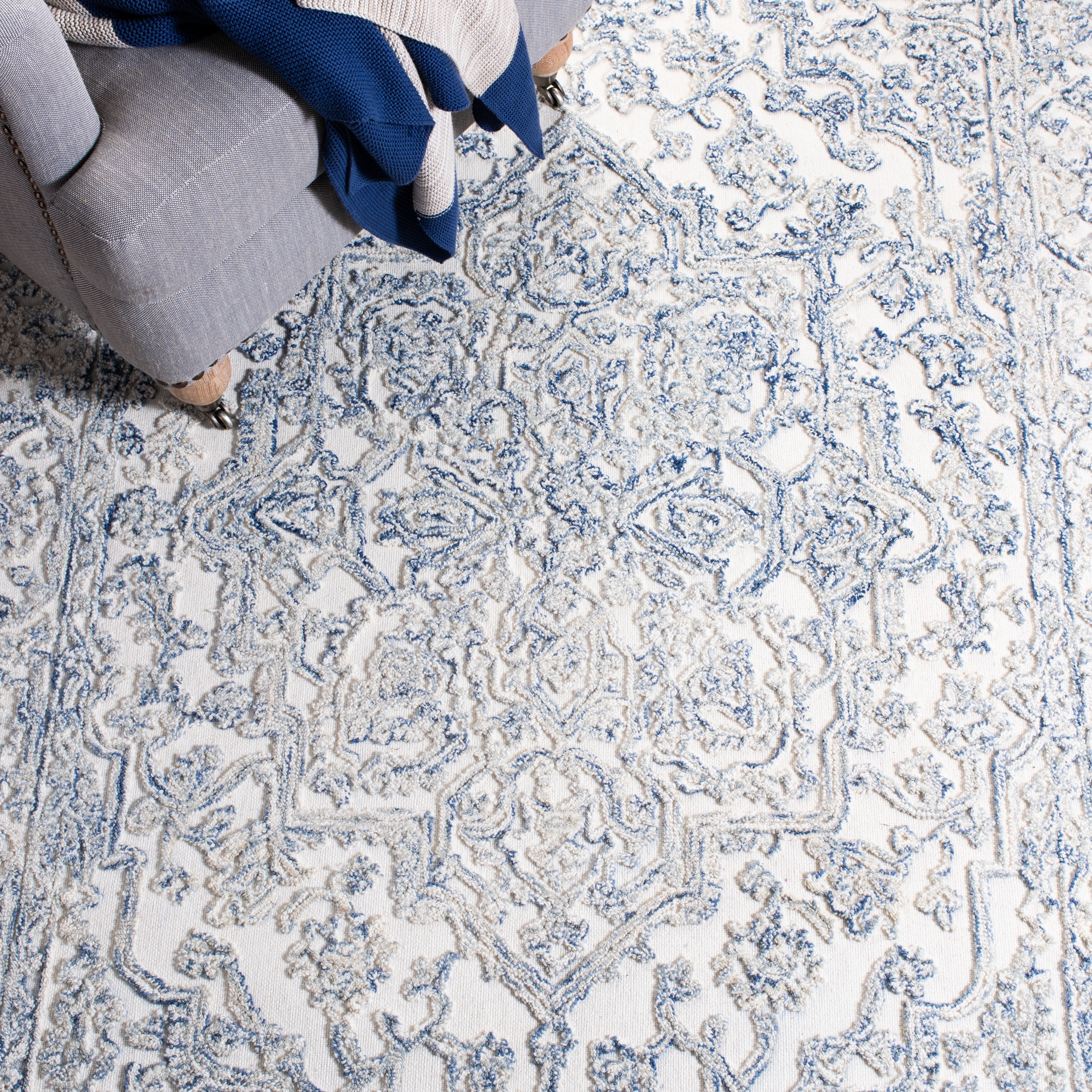 SAFAVIEH Trace Donna Floral Area Rug, Ivory/Blue, 6' x 6' Square