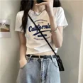 thumbnail image 3 of Camiseta ajustada con estilo y estampado de letras blancas para mujer, Top corto de algodón puro a la moda para adelgazar, novedad de verano 2024, 3 of 4