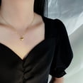 thumbnail image 3 of Collar de amor para mujer, cadena de clavícula de verano, temperamento simple, collar de lujo ligero, corazón de melocotón, joyería de acero de titanio, 3 of 5