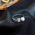 thumbnail image 1 of Anillo de plata con diamantes y perlas sintéticas, diseño de nicho para mujer, anillo de 26 letras, anillo de personalidad simple, 1 of 6