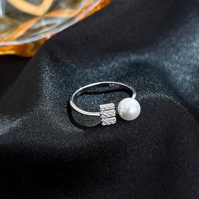 Anillo de plata con diamantes y perlas sintéticas, diseño de nicho para mujer, anillo de 26 letras, anillo de personalidad simple