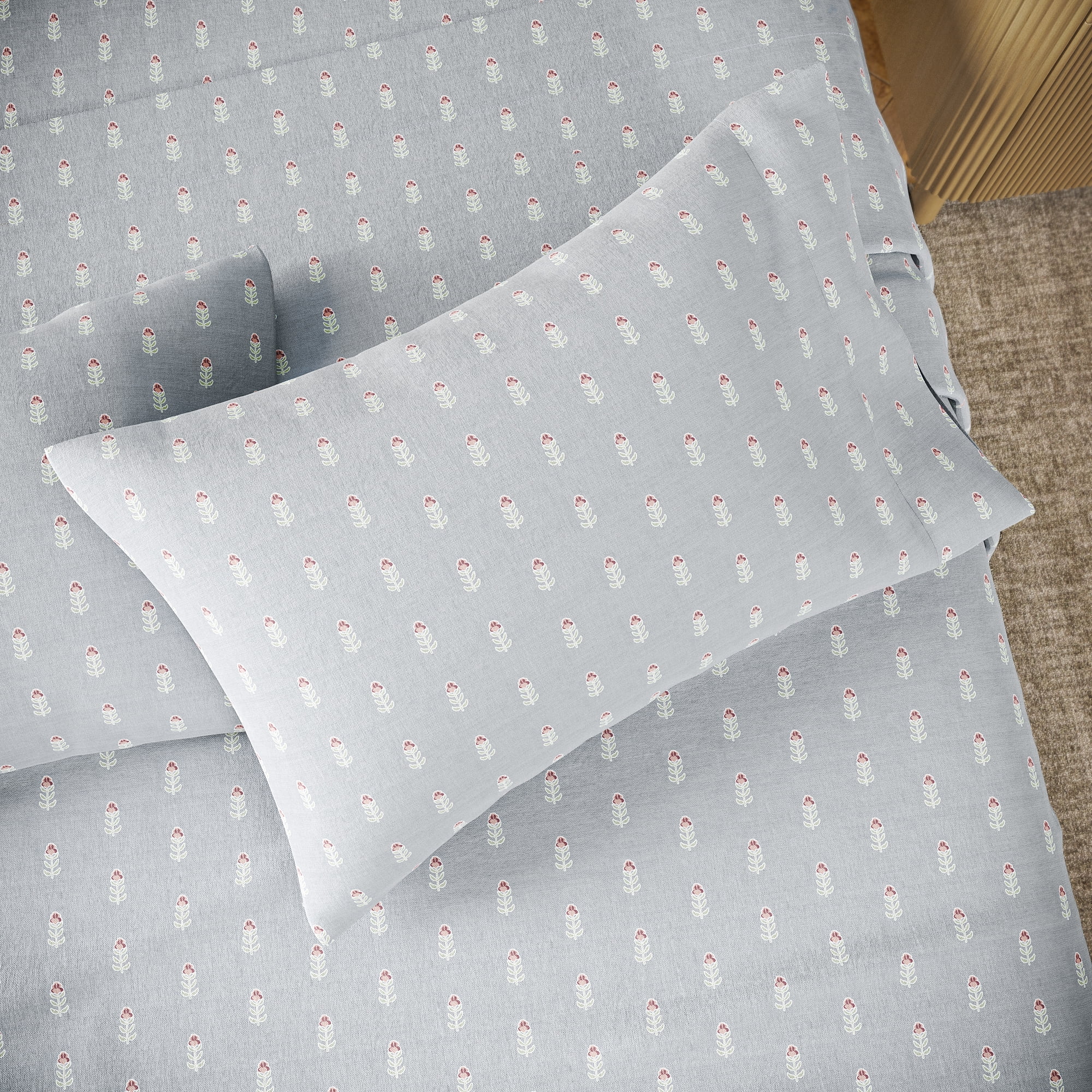 Beautiful Signature Floral 4-Piece 100% Cotton Percale Dawn Blue Sheet Set, Queen by Drew Barrymore