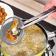 thumbnail image 1 of Colador de cocina, cuchara de filtro multifuncional con clip, filtro de barbacoa para freír aceite de alimentos, colador de abrazadera de acero inoxidable, 1 of 5