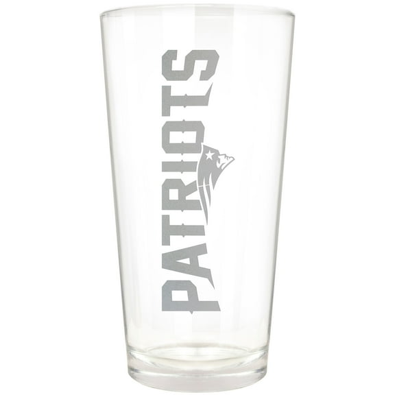 New England Patriots Etched 16oz. Vertical Rally Cry Pint Glass