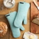 thumbnail image 2 of Guantes de cocina KitchenAid Gourmet, 18 x 36 cm, resistentes al calor, 315 °C, 2 of 7