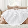 thumbnail image 2 of Manta Bedsure Queen GentleSoft Acogedora, forro polar de franela, color blanco, 2 of 8
