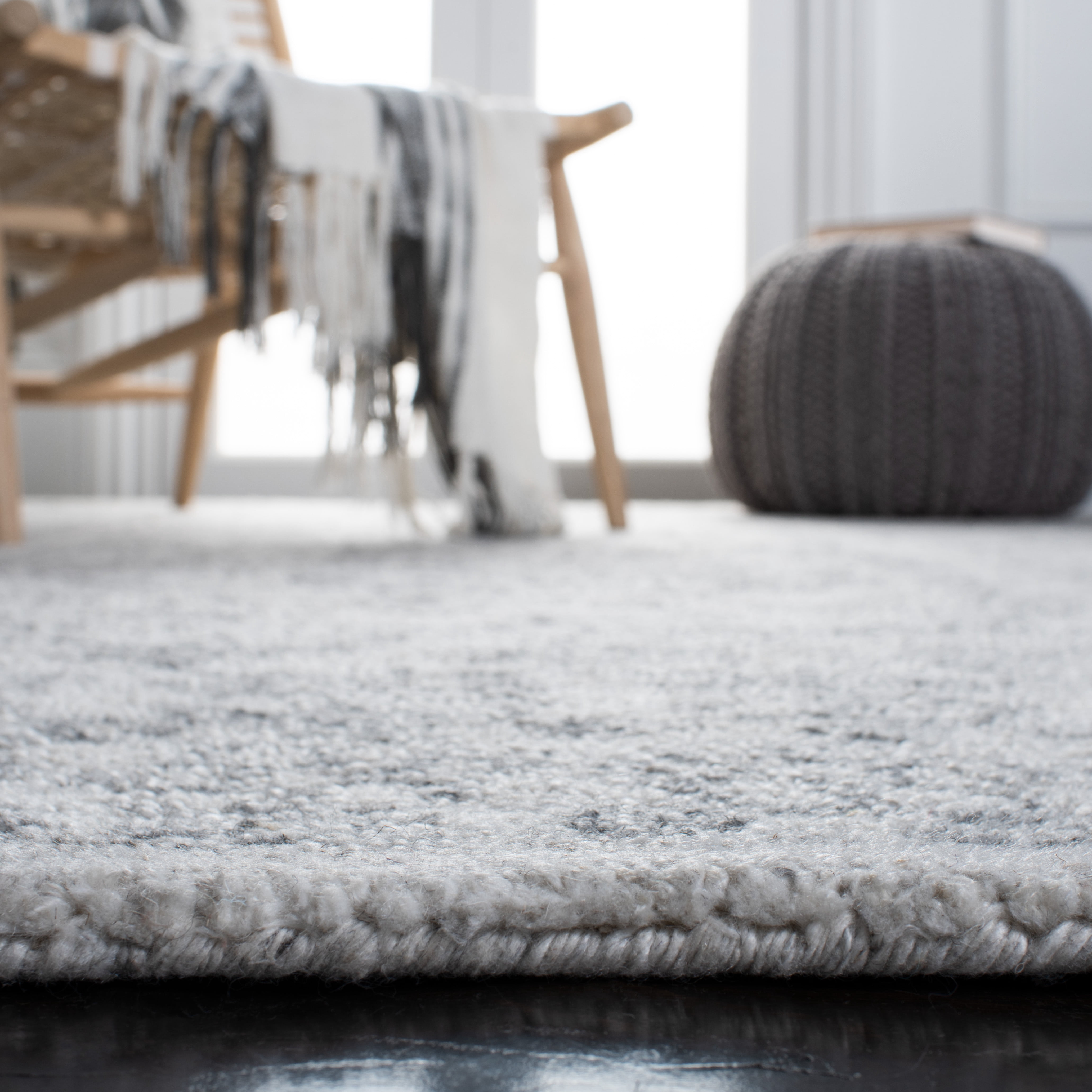 SAFAVIEH Marquee Duana Medallion Area Rug, Ivory/Grey, 4' x 6'