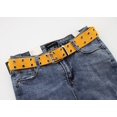 thumbnail image 1 of La moda de la fotografía callejera de moda con filas dobles es un cinturón de lona con agujeros, jeans elegantes y ahuecados con lunares, 1 of 6