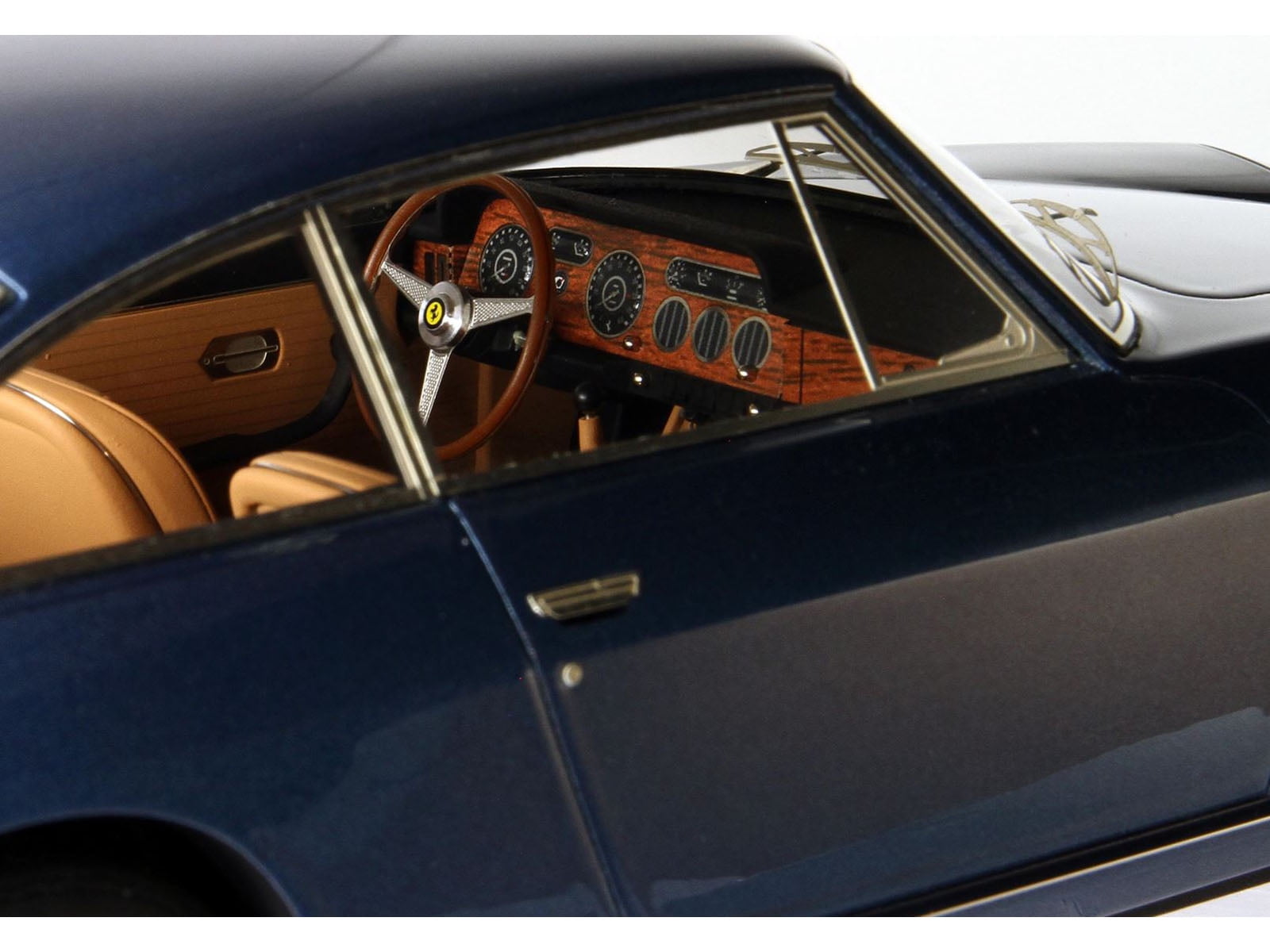 BBR 1/18スケール フェラーリ 330GT 2+2 Enzo Ferrari 330 GT 2+2 S/N 7161 GT Blue Metallic 