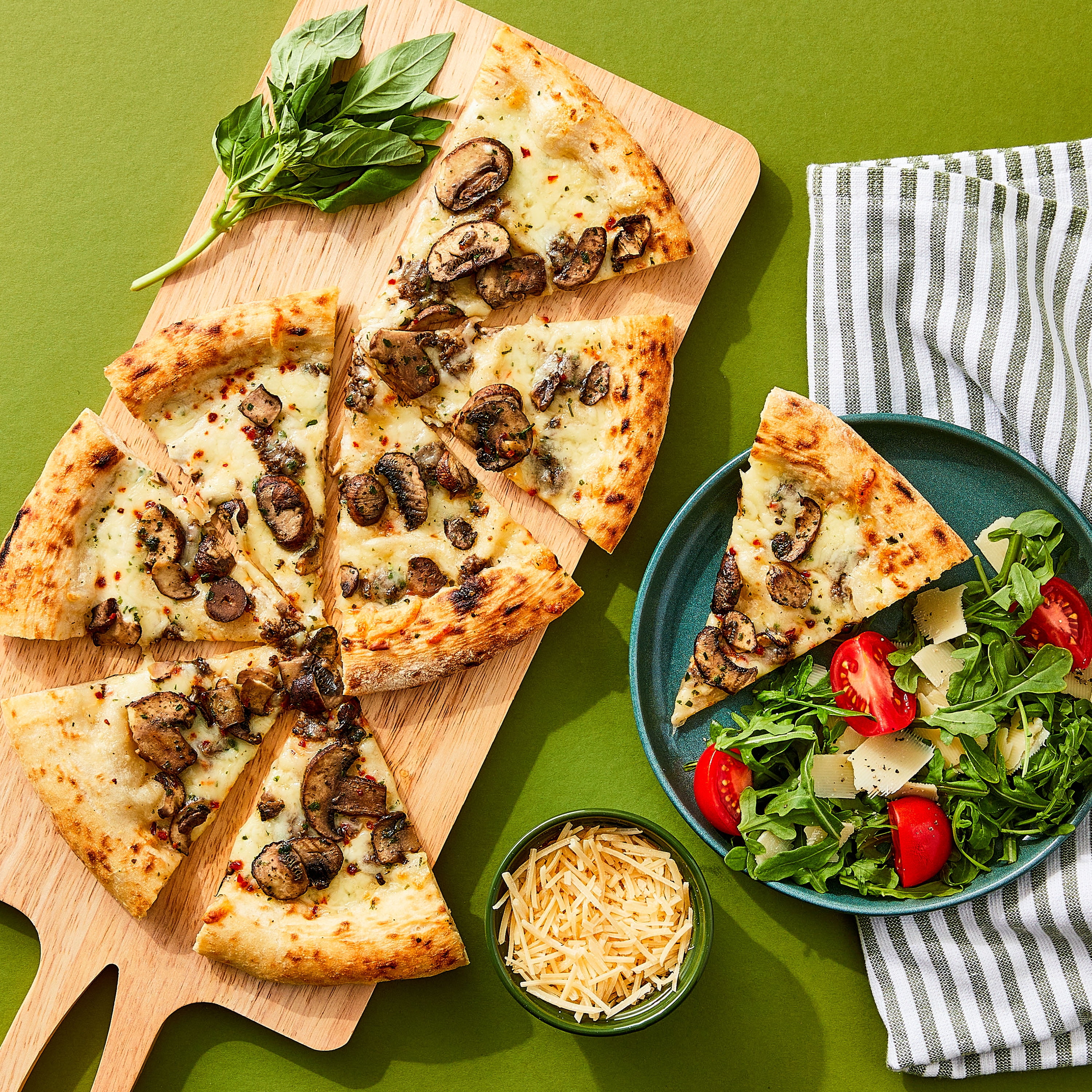 bettergoods Italian Wood-Fired Mushroom and Truffle Pizza, 15.73 oz (Frozen)