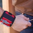thumbnail image 2 of Bolso magnético portátil de la correa de la pulsera para sostener el imán del clavo 2 del clavo imán DYNWAVEMX Bolsa de la correa de la herramienta, 2 of 8