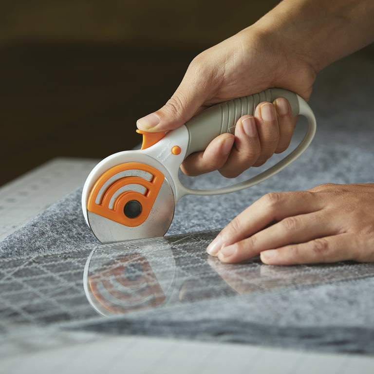 Fiskars Classic 45mm Loop Rotary Cutter for Fabric and Paper - 45mm -  Rotary Cutter for Sewing, Arts and Crafts with Comfort Handle - Grey and  Orange