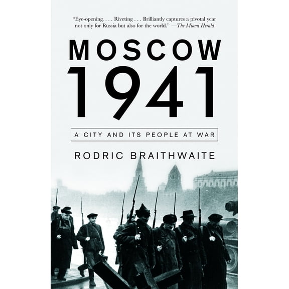 Pre-Owned Moscow 1941: A City and Its People at War (Paperback) 140009545X 9781400095452