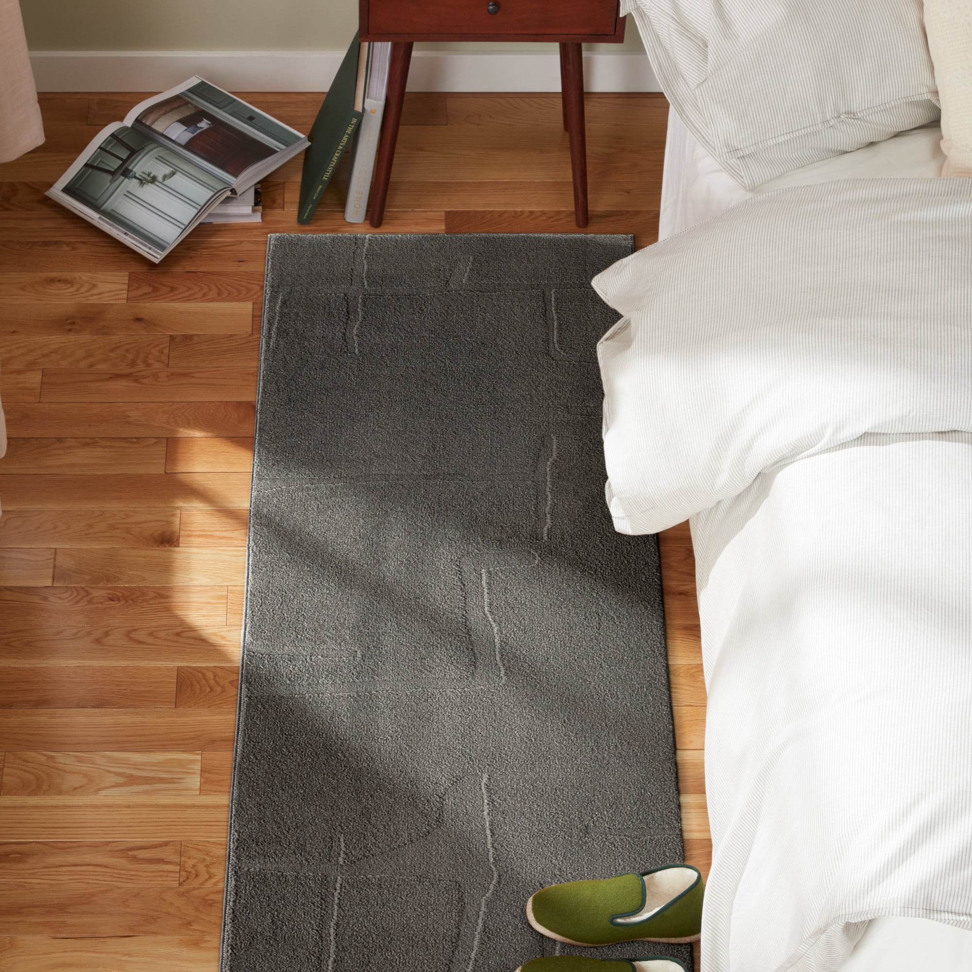 TOWN & COUNTRY EVERYDAY Rae Abstract Organic Soft Felt Everwash®, Machine Washable Area Rug with Non-Slip Backing, Abstract Rug, Charcoal Grey, 1'7"x7'2"