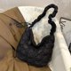 thumbnail image 4 of Bolsa Bolso de hombro para mujer Bolso de mujer con hilo bordado acolchado plisado con nube (negro), 4 of 8