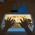 thumbnail image 2 of Caja de Luz de Pintura de Arena para Niños DIY Pintura de Arena Mesa de Luz Luz Suave Caja de Luz de Arte de Arena Divertida Mesa de Luz de Arena Mesa de Arte de Luz de Arena con Arena Mini Escoba y Recogedor para Niños Niñas 40 28 9 Cm, 2 of 11