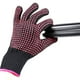thumbnail image 1 of Guante resistente al calor AFT90 para peinar, rizar, plancha y rizador, borde rosa, con protuberancia de silicona, 1 unidad, 1 of 5
